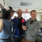 sbs6 maakt item bij mobiele radiostudio